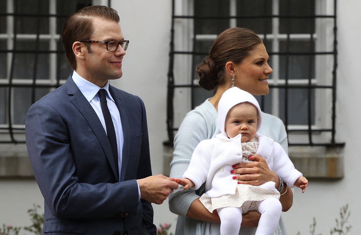 Prinz Daniel, Prinzessin Victoria und ihre Tochter Prinzessin Estelle, 2012.