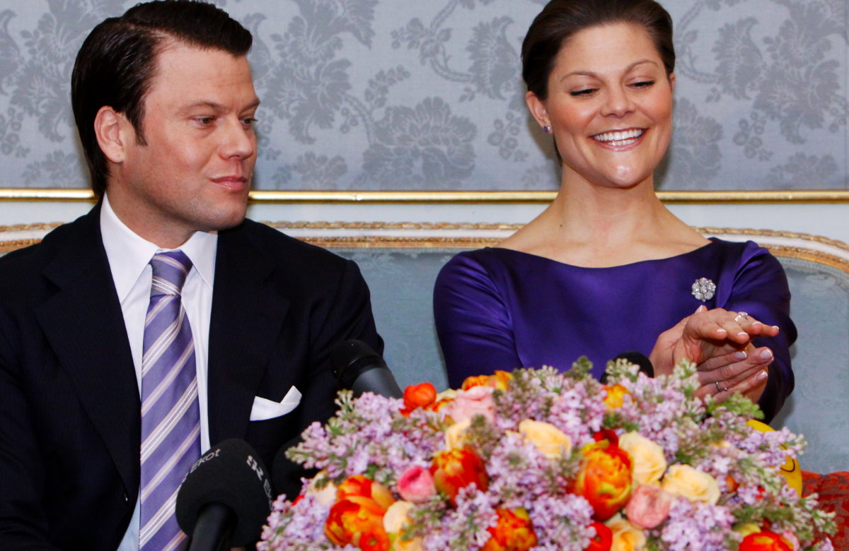 Daniel Westling und Prinzessin Victoria geben ihre Verlobung bekannt.