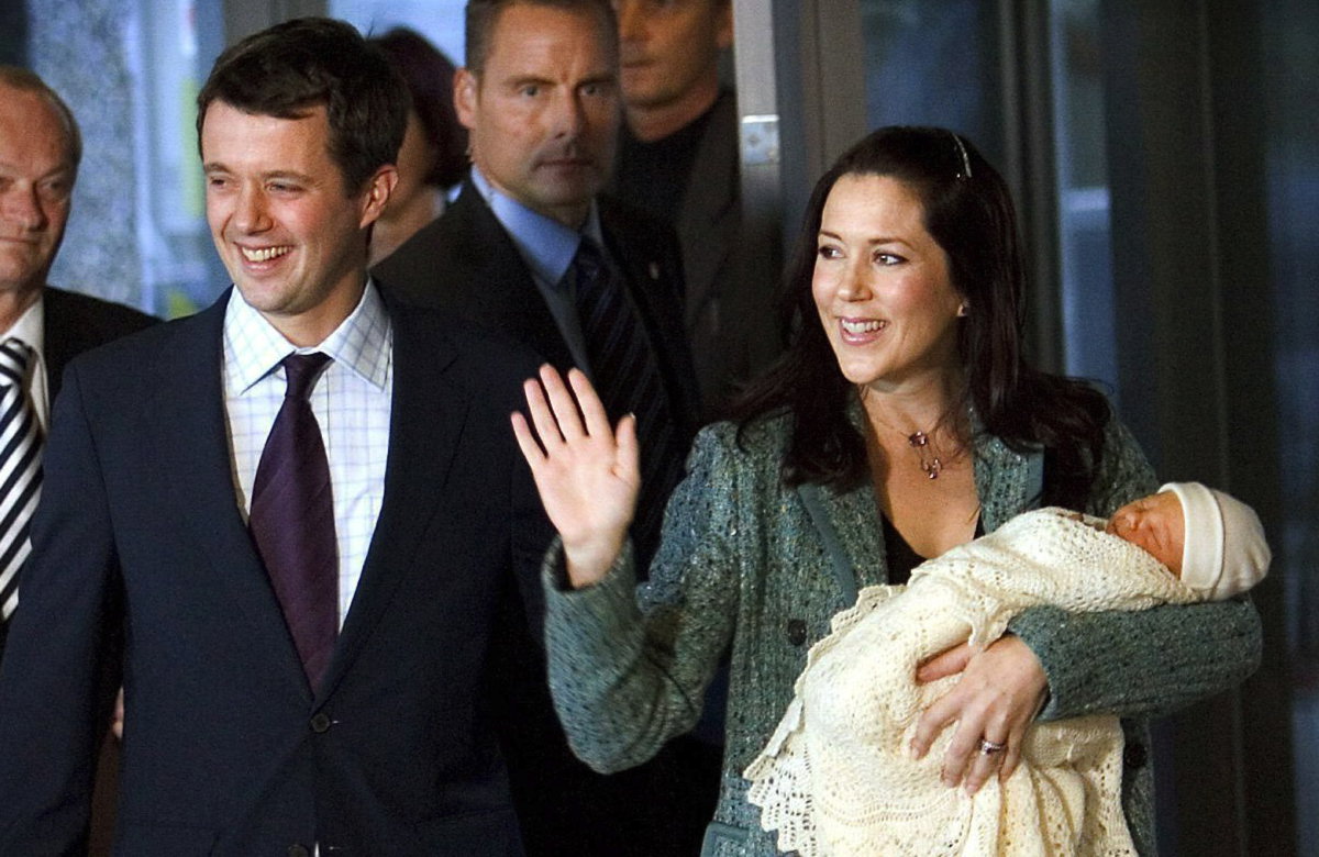 Prinz Frederik, Prinzessin Mary und ihr erstes Kind Prinz Christian.