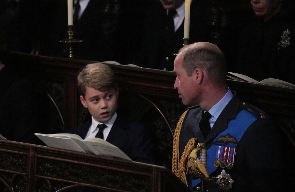 Prinz gGeorge und Prinz William in der Westminster Abbey.