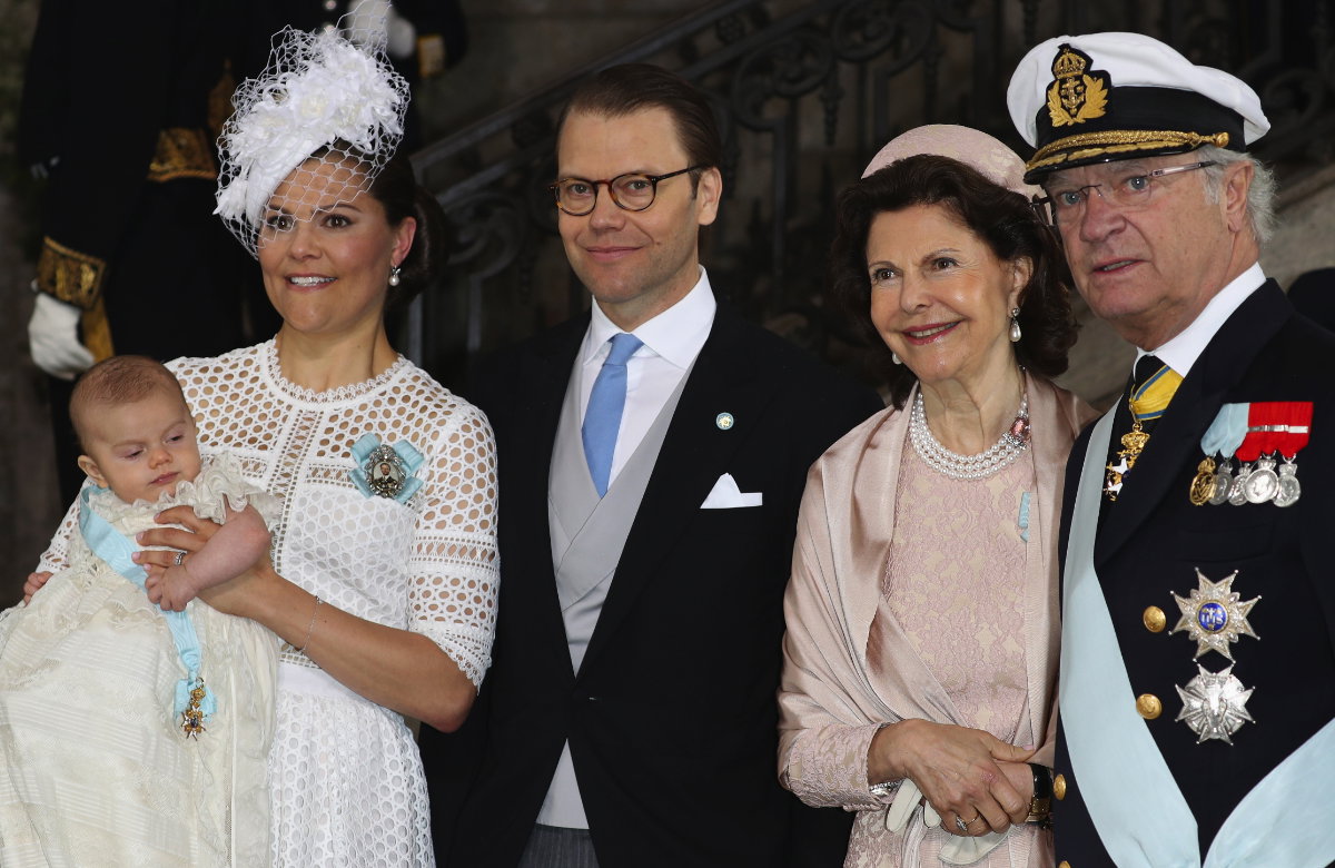 Prinz Oscar mit Prinzessin Victoria, Prinz Daniel, Königin Silvia und König Carl Gustaf.