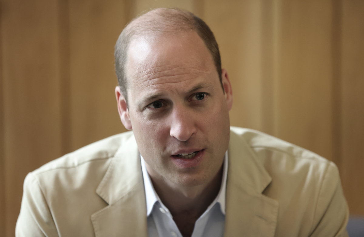 Prinz William guckt ernst.