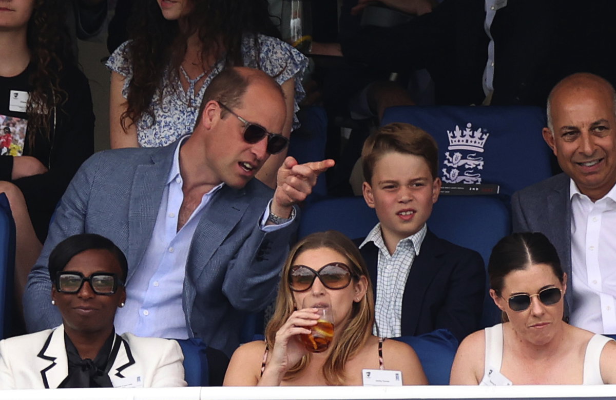 Prinz William und Prinz George bei einem Cricket Spiel.