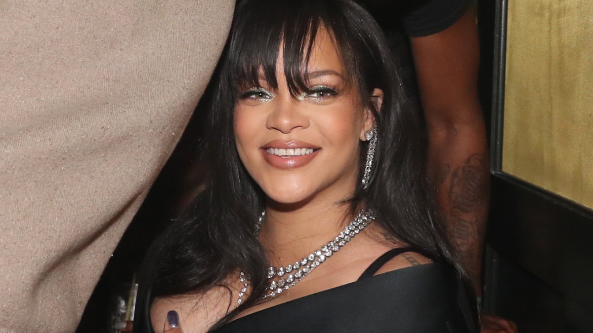 Rihanna lächelt