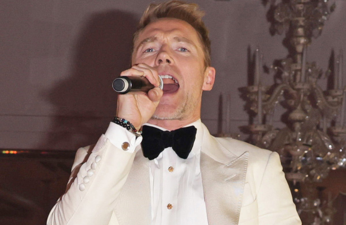 Ronan Keating singt