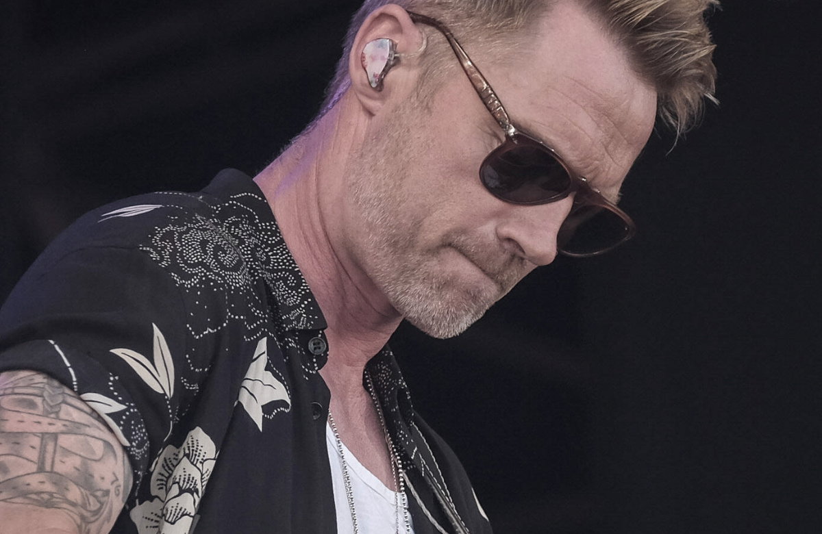 Ronan Keating schaut traurig nach unten