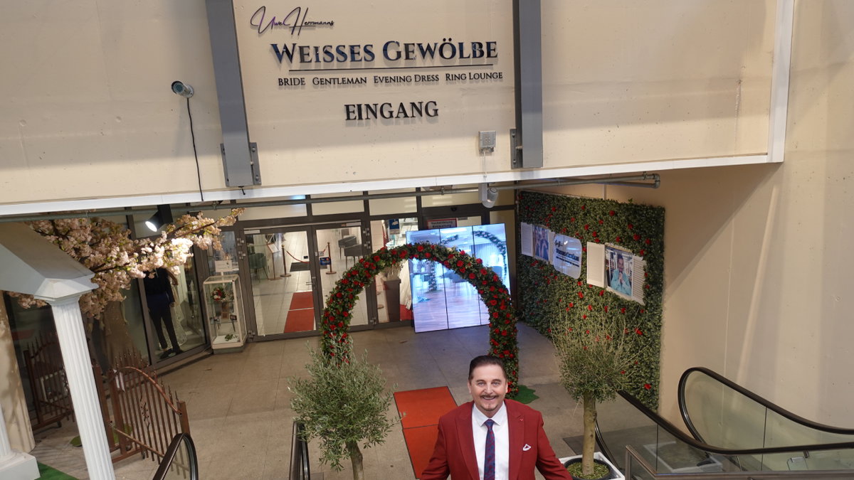 Uwe Herrmann vor dem Weißen Gewölbe in Dresden