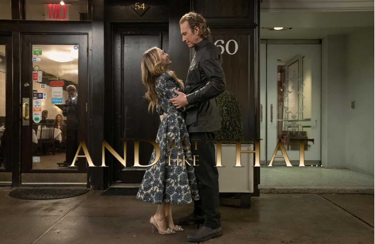 Carrie Bradshaw (Sarah Jessica Parker) und Aidan Shaw (John Corbett) in "And Just Like That" ... - Staffel 2