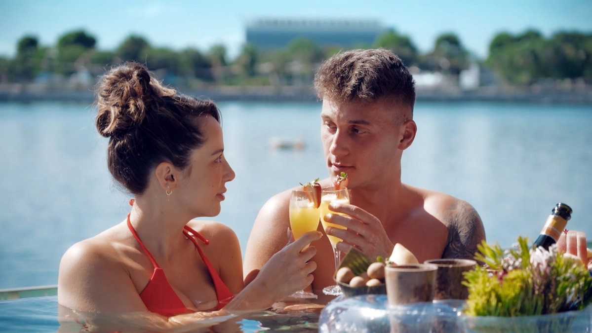 "Bachelorette"-Dreamdates: Jennifer Saro trinkt Cocktail mit Fynn Lukas Kunz
