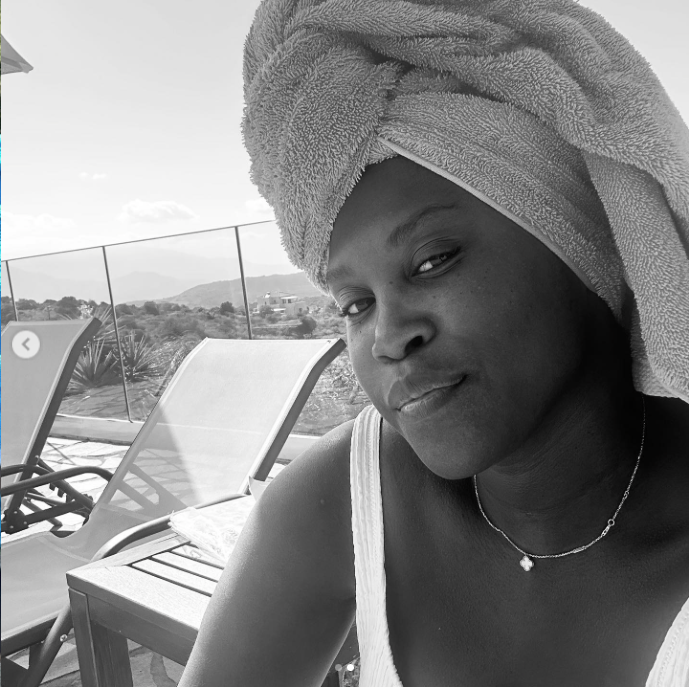 Motsi Mabuse ungeschminkt und mit Handtuchturban