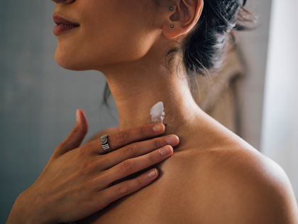 Anti-Aging: Bye Truthahn-Hals! Diese Creme glättet Hals- und Dekolleté-Falten in 5 Minuten