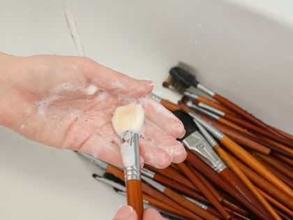 Make-up-Pinsel reinigen: So werden die Beauty-Tools wieder blitzeblank