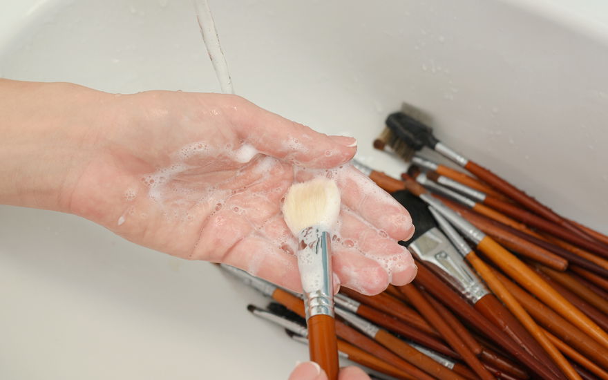 Make-up-Pinsel reinigen: So werden die Beauty-Tools wieder blitzeblank