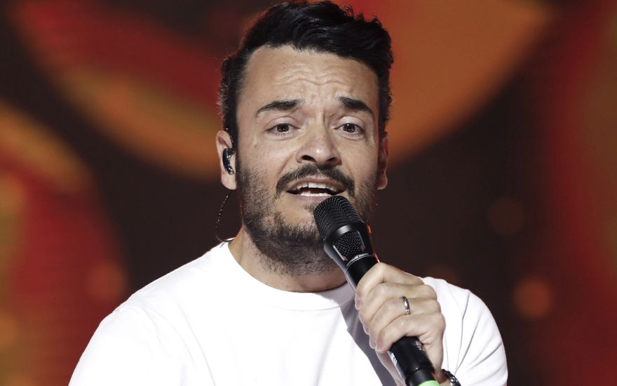 Giovanni Zarrella singt ins Mikrofon
