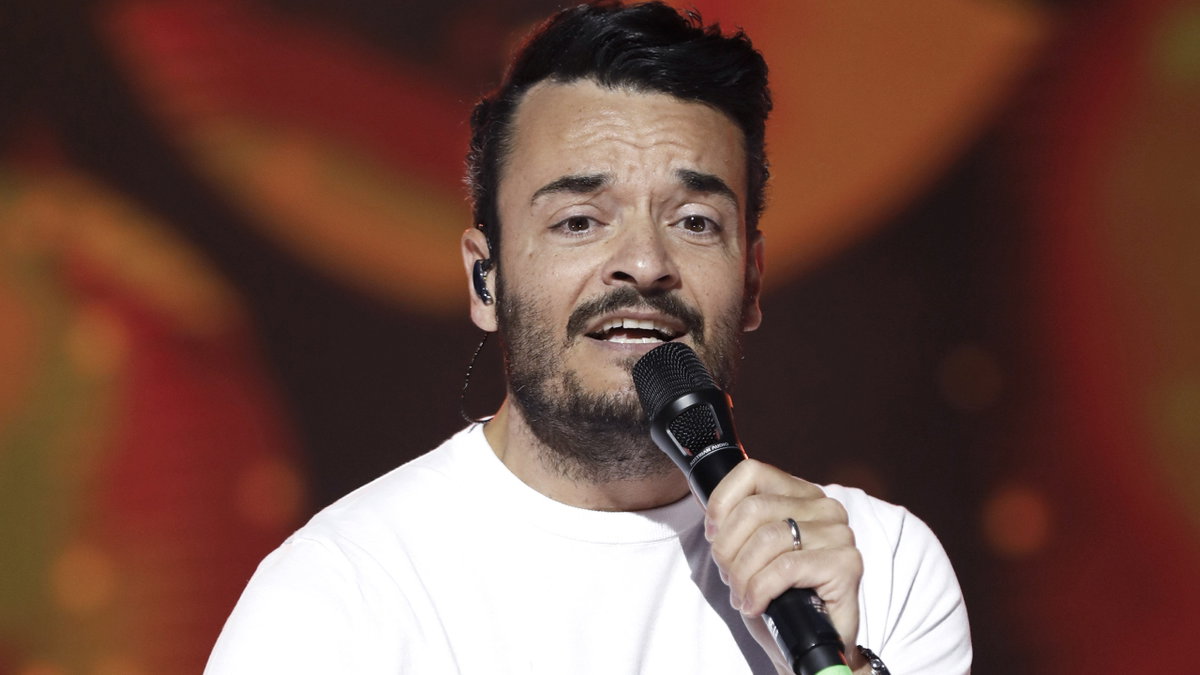 Giovanni Zarrella singt ins Mikrofon