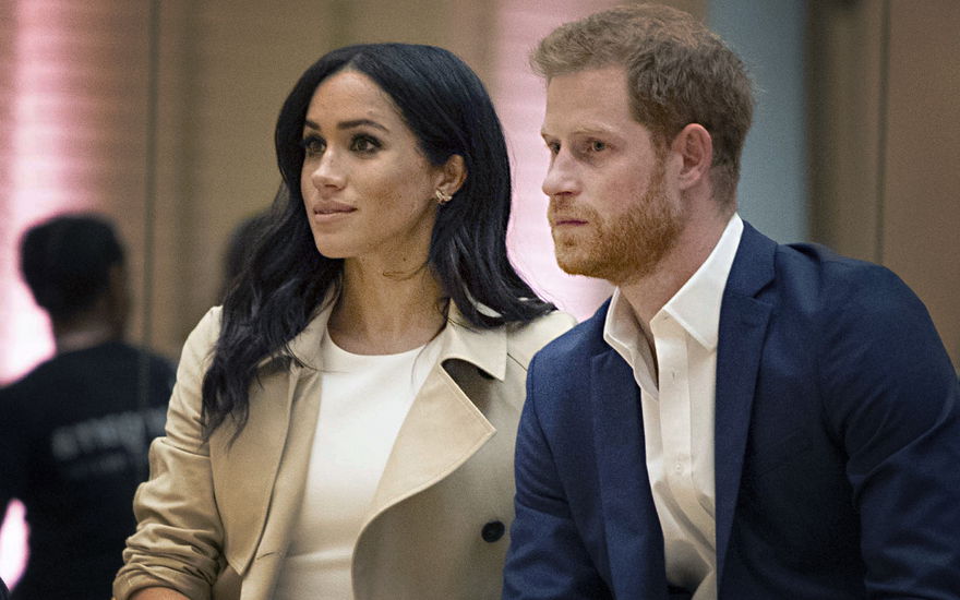 Herzogin Meghan und Prinz Harry sehen besorgt aus