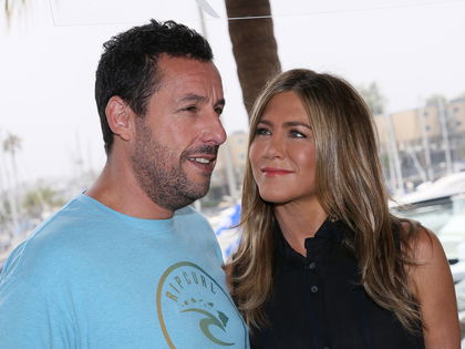 Jennifer Aniston: Jedes Jahr aufs Neue – Blumen zum Muttertag von Adam Sandler