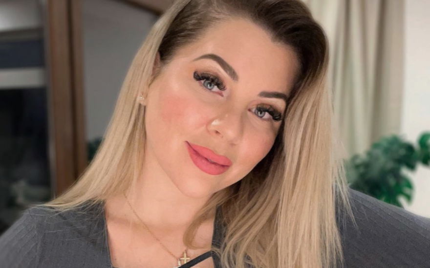 Jenny Frankhauser macht ein Selfie