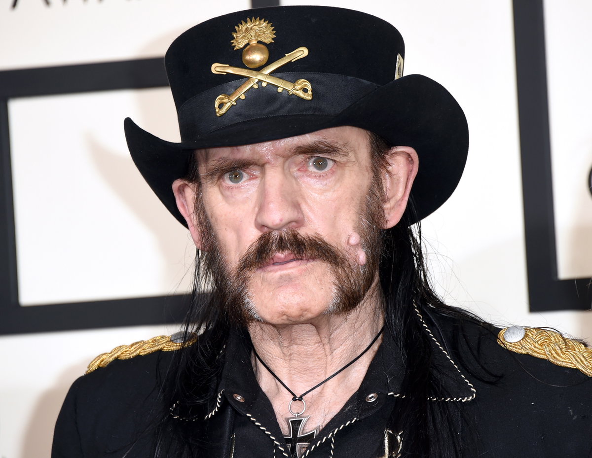 Lemmy Kilimister guckt ernst