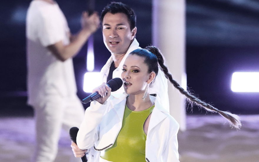 Joelina Drews und Lucas Cordalis performen bei Florian Silbereisens "Schlagerstrandparty"