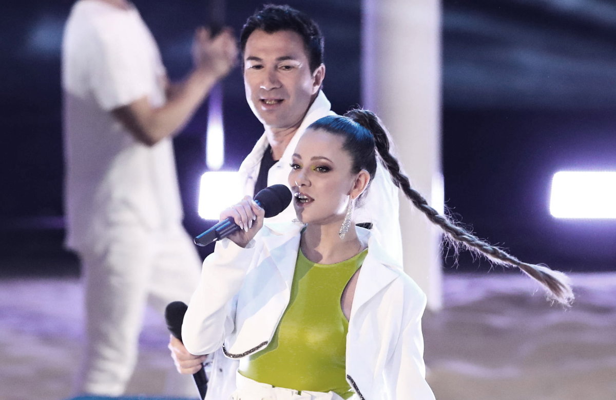 Joelina Drews und Lucas Cordalis performen bei Florian Silbereisens "Schlagerstrandparty"