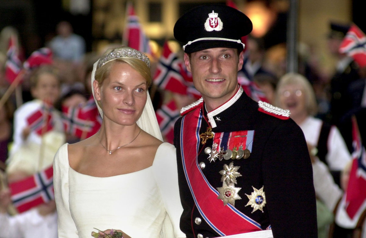 Prinzessin Mette-Marit und ihr Prinz Haakon bei ihrer Hochzeit im Jahr 2001.