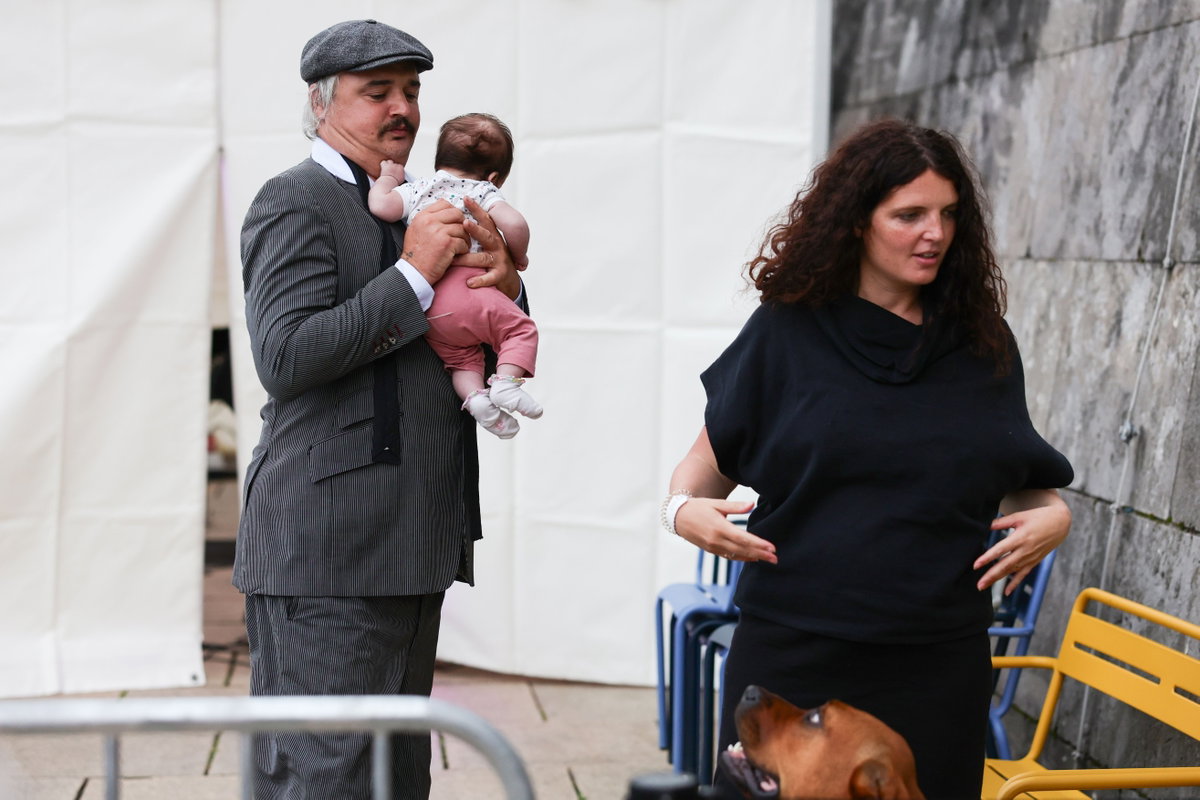 Pete Doherty mit Tochter und Ehefrau Katia de Vidas