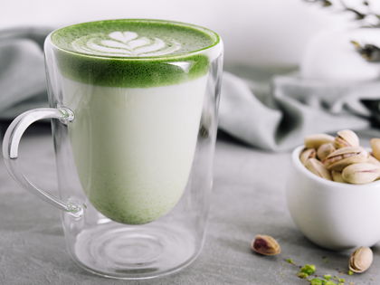 Iced Pistazien Latte ist der neue Sommer-Drink