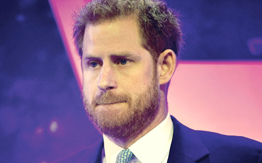 Prinz Harry kneift die Lippen zusammen