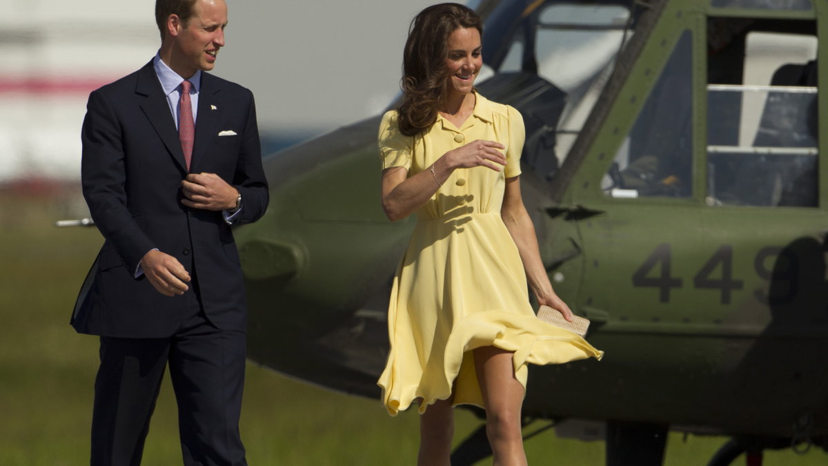Prinzessin Kates Kleid wird hochgeweht