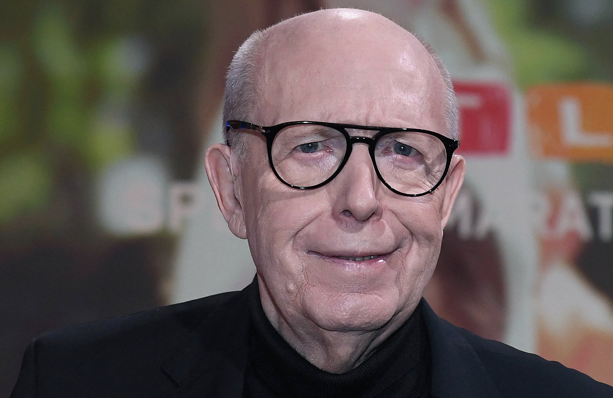 Reiner Calmund guckt skeptisch mit schwarzer Brille