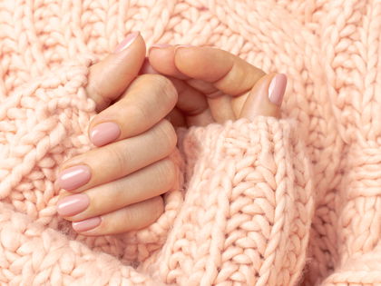 Nagellack-Trend 2023: Lipgloss Nails sorgen für einen eleganten Glanz