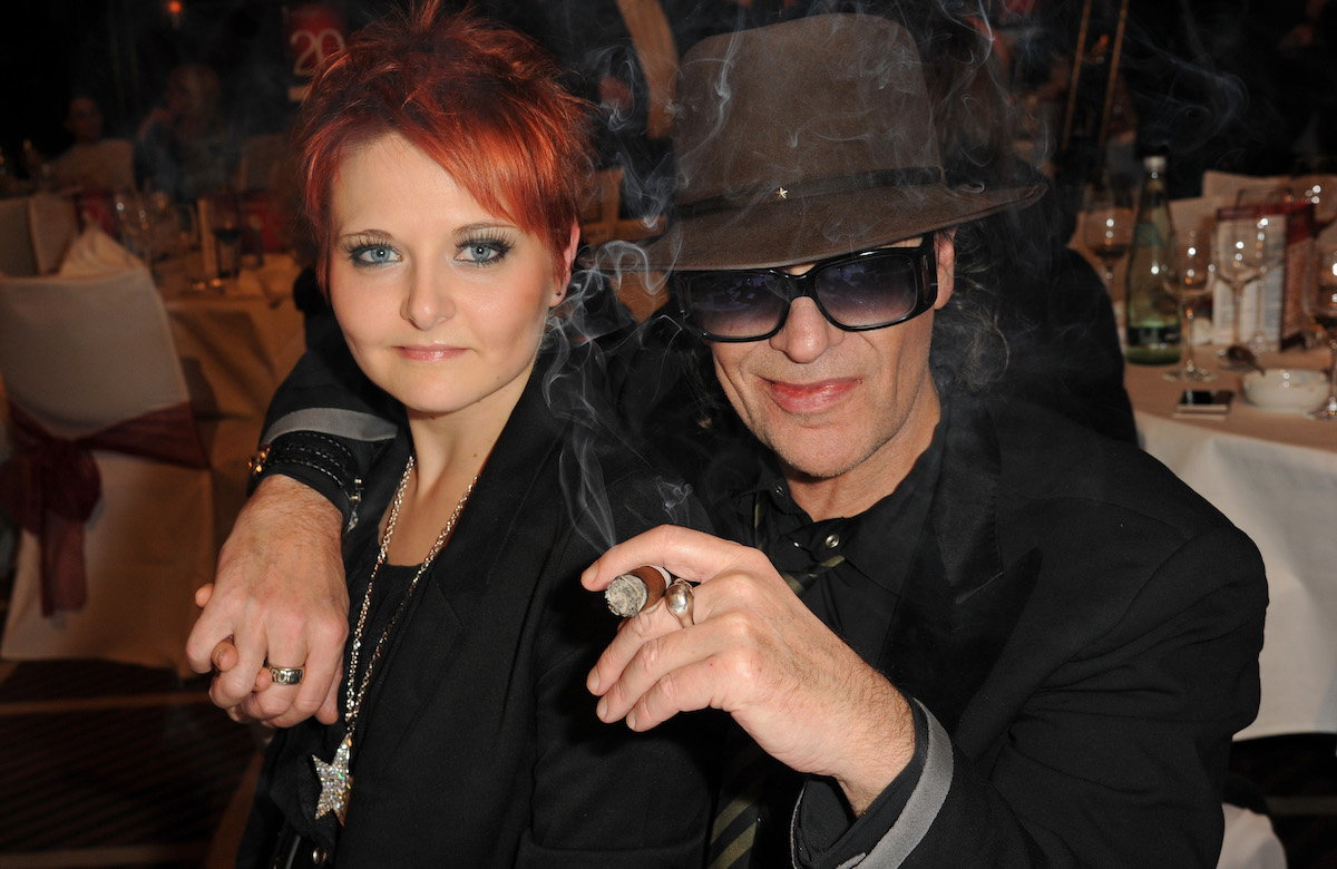 Udo Lindenberg und Tine Acke lächeln in die Kamera