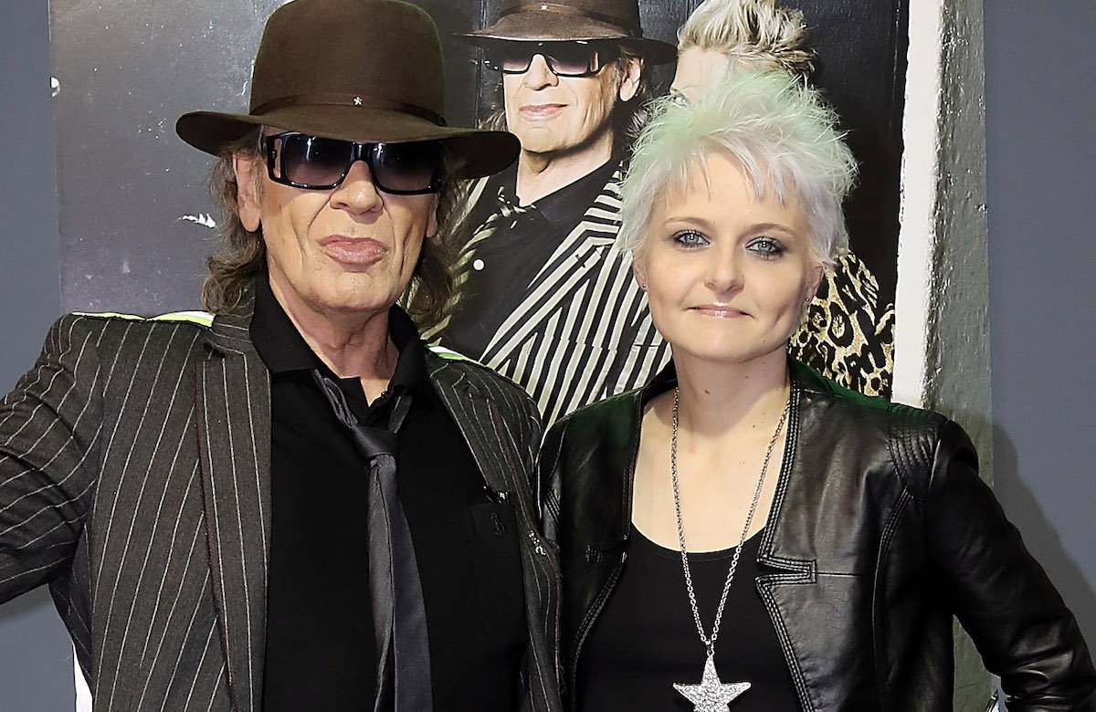 Udo Lindenberg und Tine Acke posieren auf dem Red Carpet