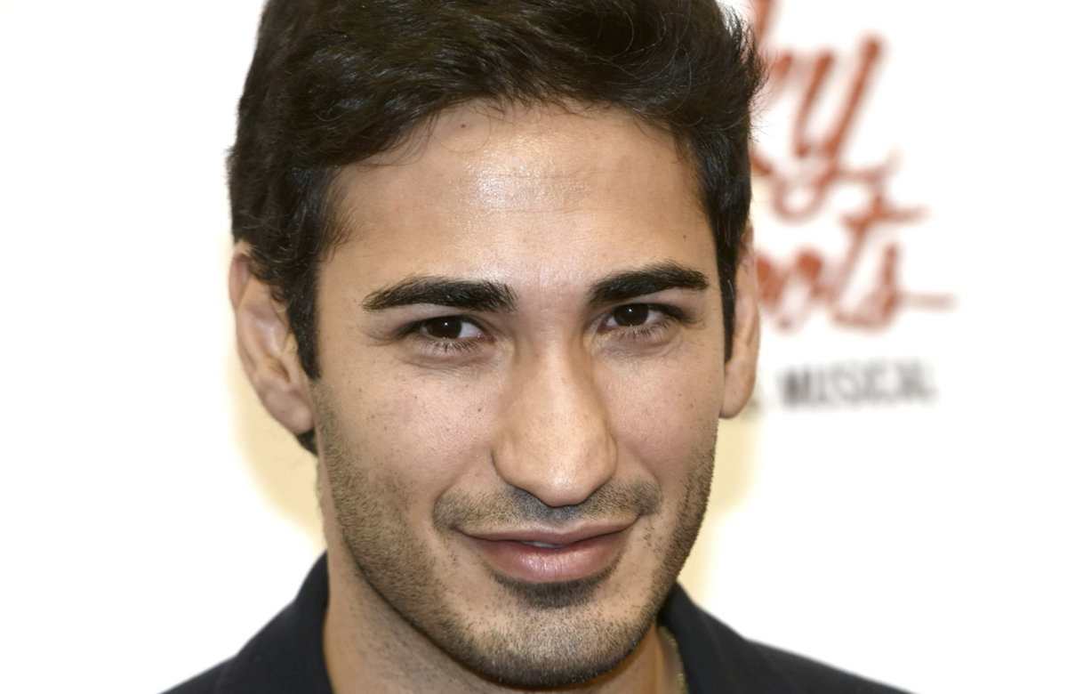Umut Kekilli schaut ernst in die Kamera.