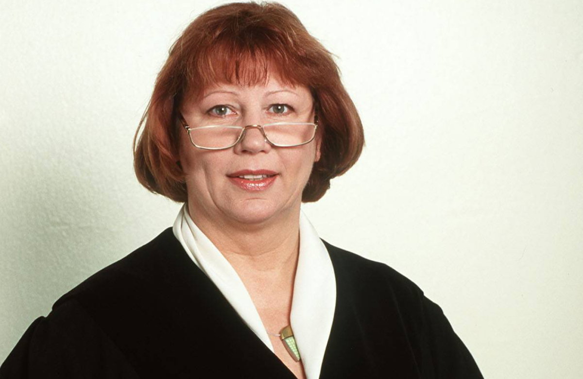 Barbara Salesch früher im Jahr 1999 als Richterin mit Brille und Bob-Frisur