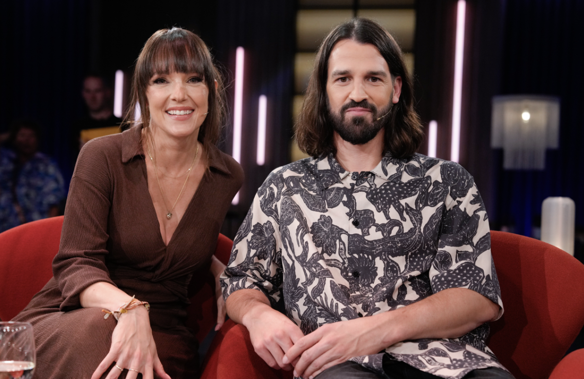 Carolin Kebekus mit Babybauch in der Talkshow "Kölner Treff"