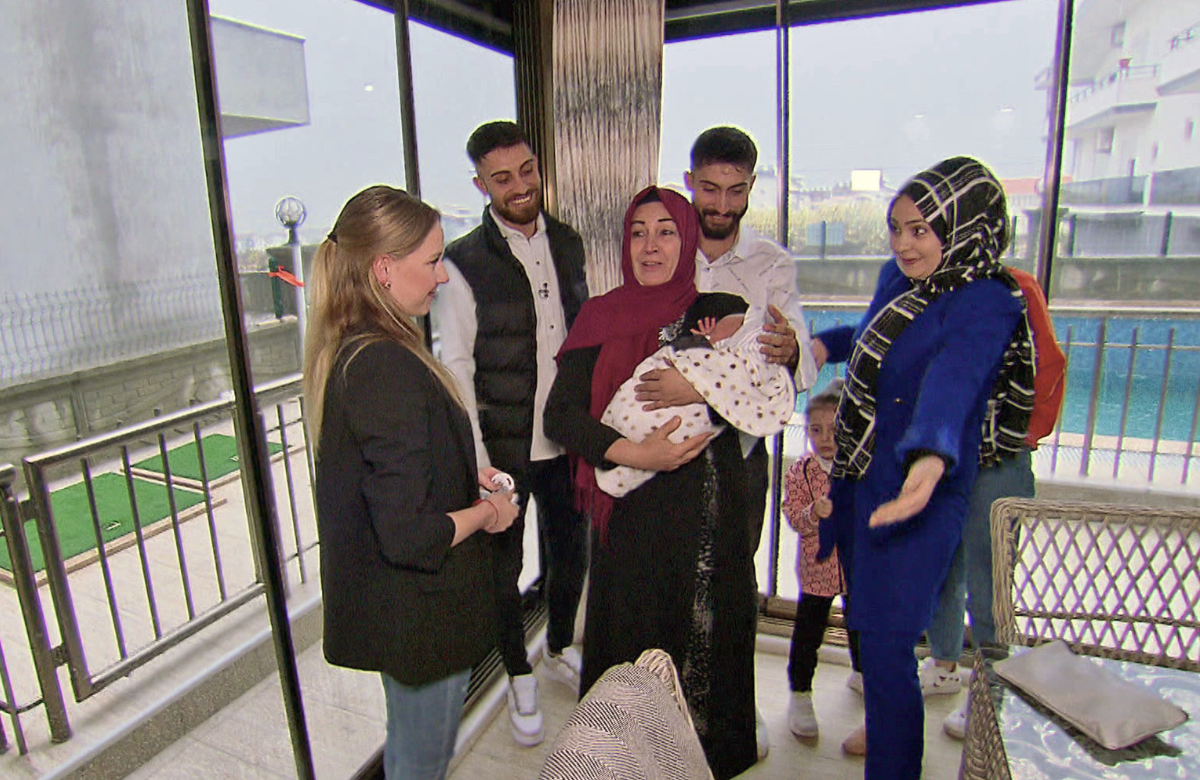 "Die Wollnys" 2023: Loredana Wollny mit Baby Aurelio und Verlobtem Servet sowie dessen Familie