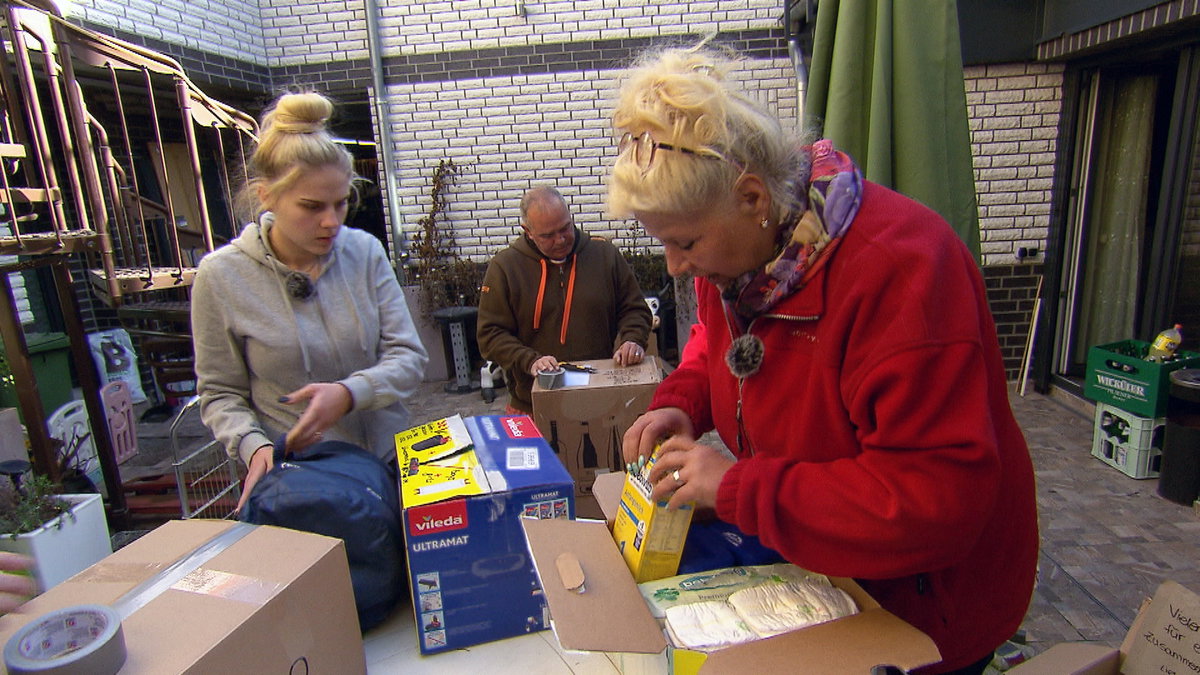 Die Wollnys packen für die Erdbeben-Opfer - Estefania, Harald & Silvia