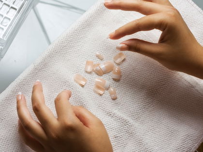 Maniküre-Trend 2023: DAS sind die besten Nägel zum Aufkleben