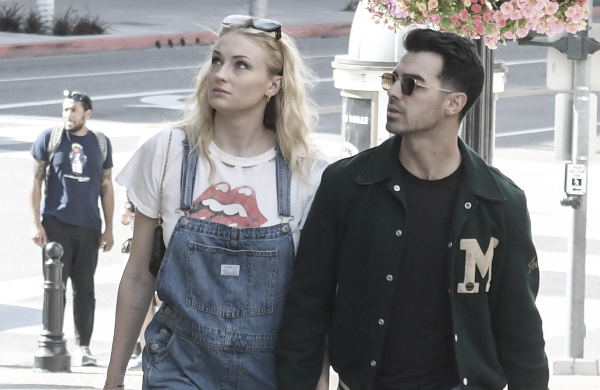 Joe Jonas und Sophier Turner Hand in Hand
