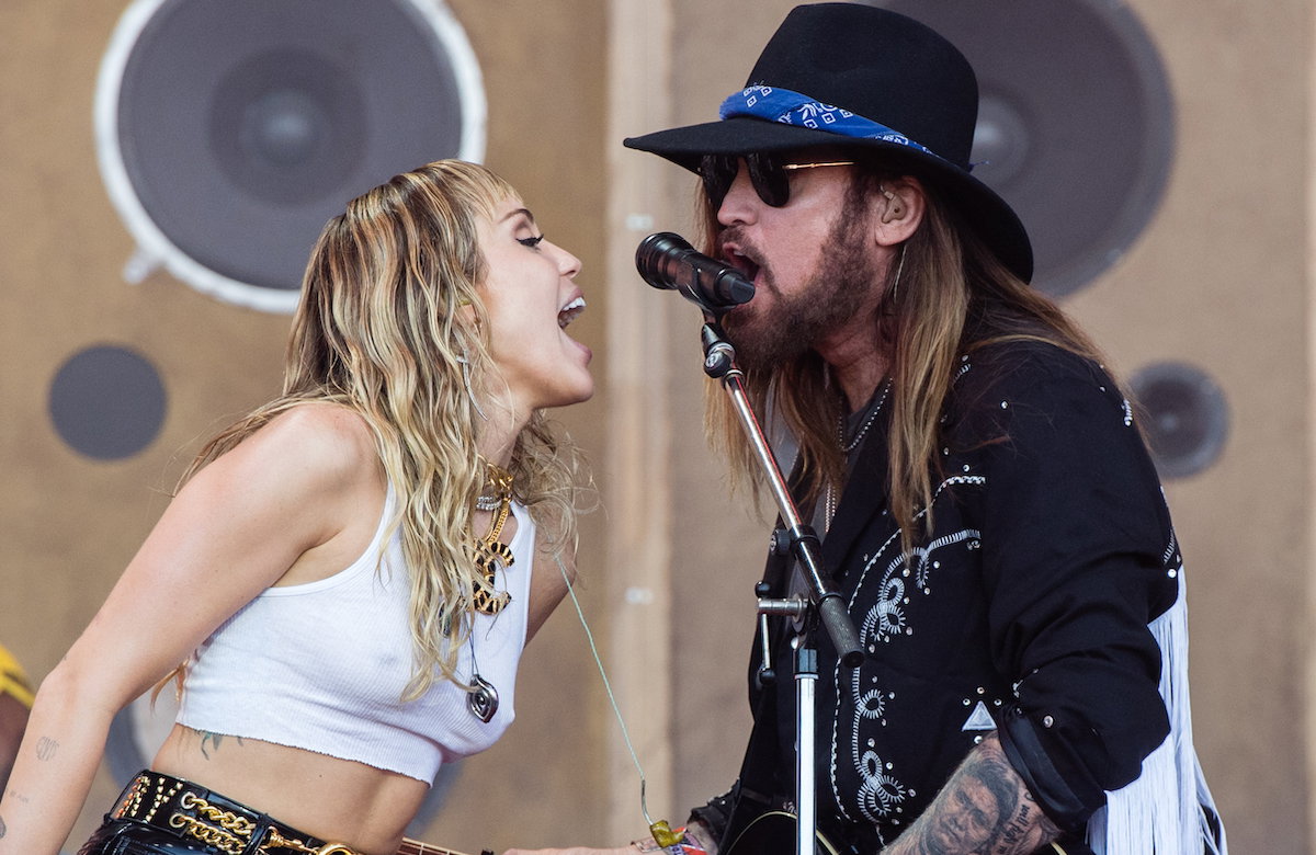 Miley Cyrus und Billy Ray Cyrus singen