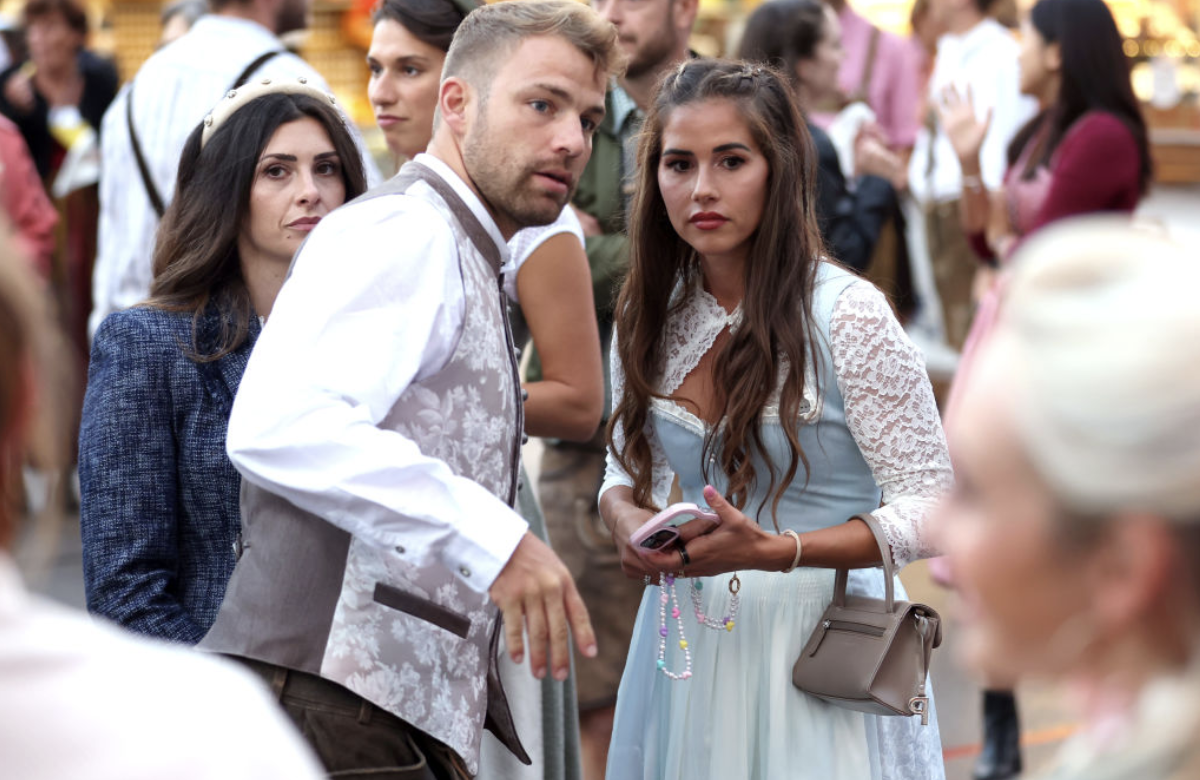 Stars auf dem Münchner Oktoberfest 2023: Sarah Engels und Julian Engels