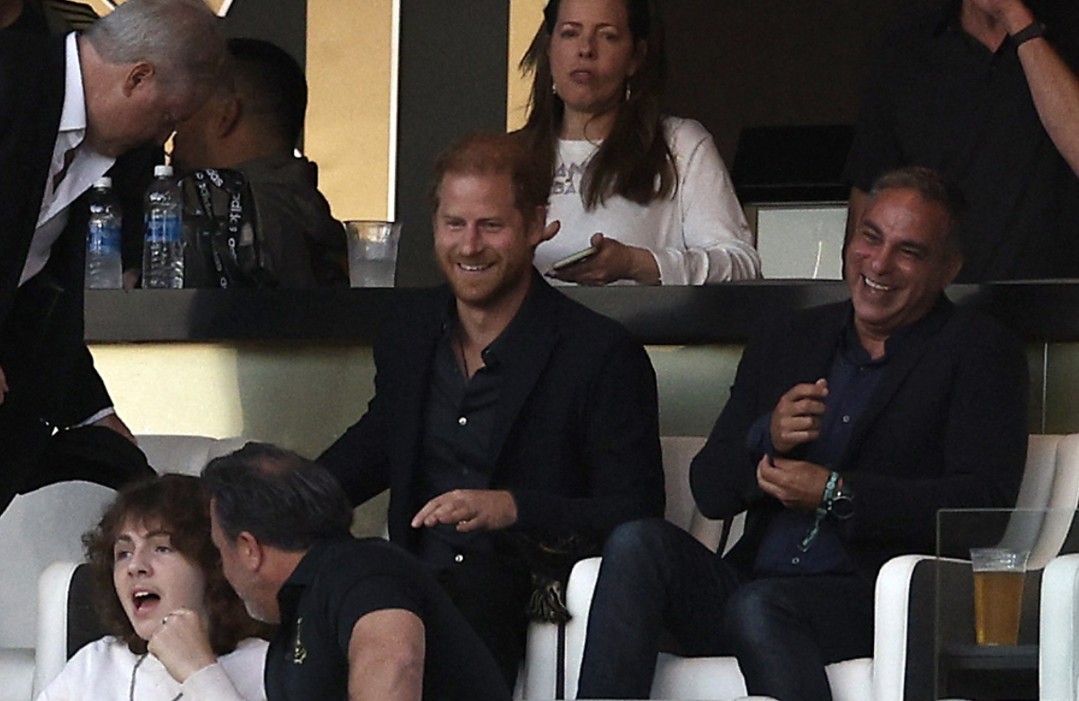 Prinz Harry fröhlich im September 2023 im Fußballstadion von Los Angeles