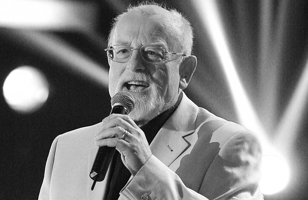 Roger Whittaker schwarz-weiß singt