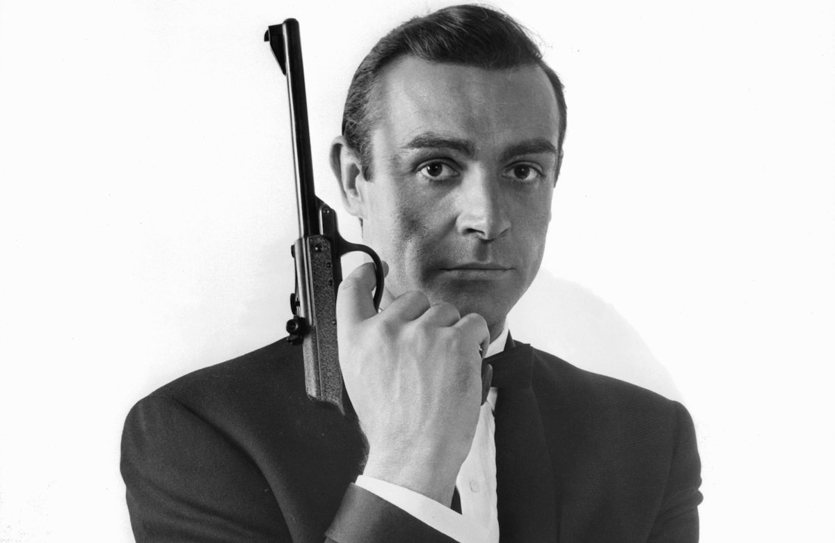 Sean Connery als James Bond mit Pistole