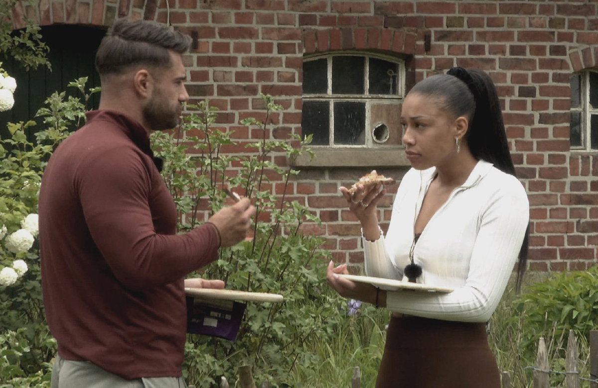 Aleks Petrovic und Vanessa Nwattu streiten sich im "Sommerhaus der Stars"