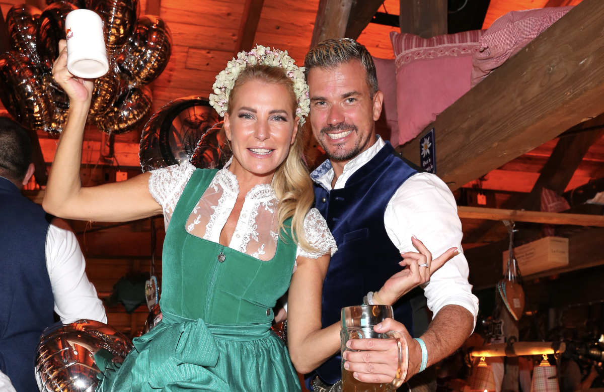 Stars auf dem Münchner Oktoberfest 2023: Giulia Siegel und Ludwig Heer