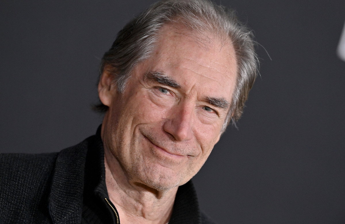 Timothy Dalton lächelt in die Kamera