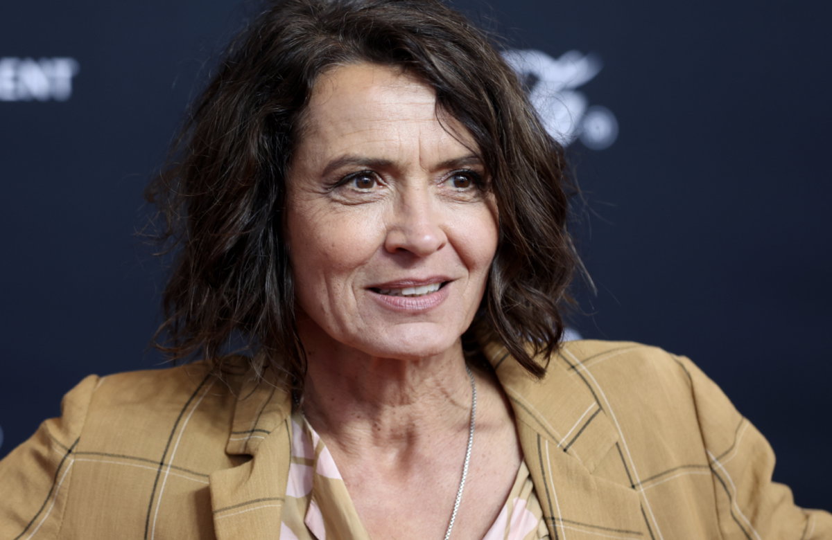 Ulrike Folkerts blickt in die Kamera.